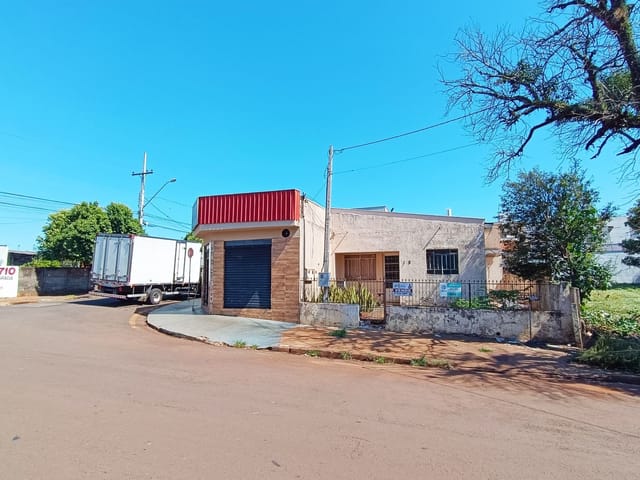 Casa com 353m², à venda, no bairro Vila Salomé em Cambé