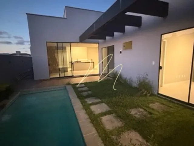 Casa 3 quartos e 4 banheiros, à venda, no bairro Nossa Senhora da Vitória em Ilhéus