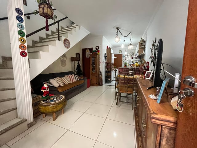 Foto do Casa - Casa geminada, 2 quartos  com armários, área privativa com  telhado colonial, 1 vaga de garagem para carro. No bairro Xangrilá, CONTAGEM, MG | Fifty Imóveis