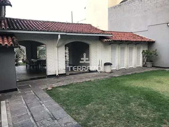 Casa com 1081m² 3 quartos e 3 banheiros, à venda, no bairro Niterói em Volta Redonda