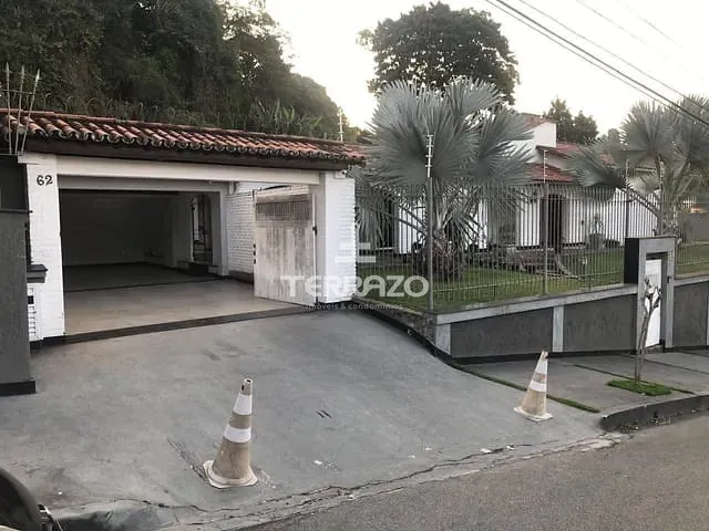 Casa com 1081m² 3 quartos e 3 banheiros, à venda, no bairro Niterói em Volta Redonda