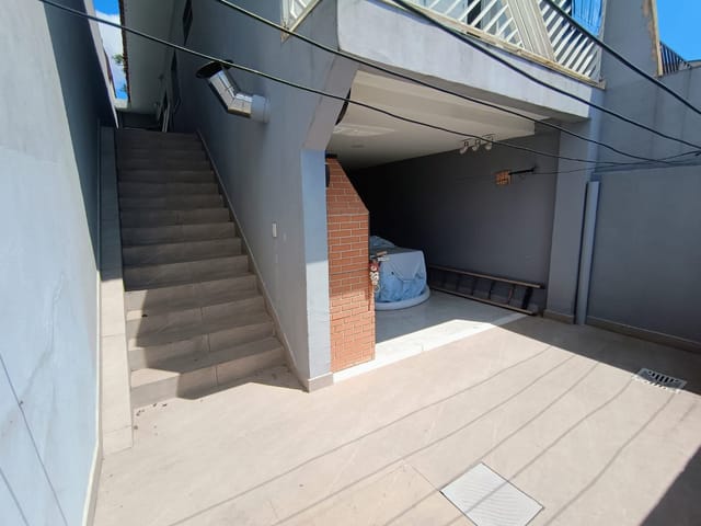 Casa 3 quartos e 2 banheiros, para alugar, no bairro Jardim Santo Elias em São Paulo