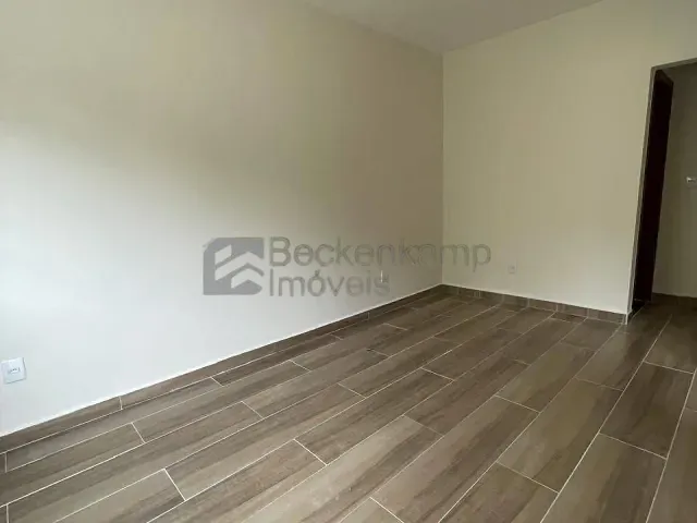 Casa 2 quartos e 1 banheiro, à venda, no bairro Loteamento São Vicente em Barra Mansa