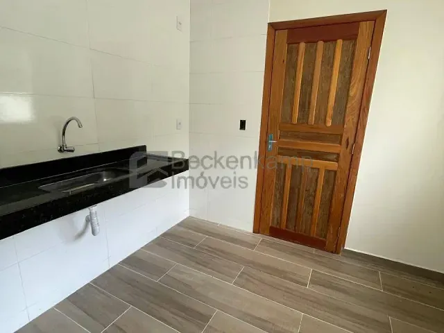 Casa 2 quartos e 1 banheiro, à venda, no bairro Loteamento São Vicente em Barra Mansa