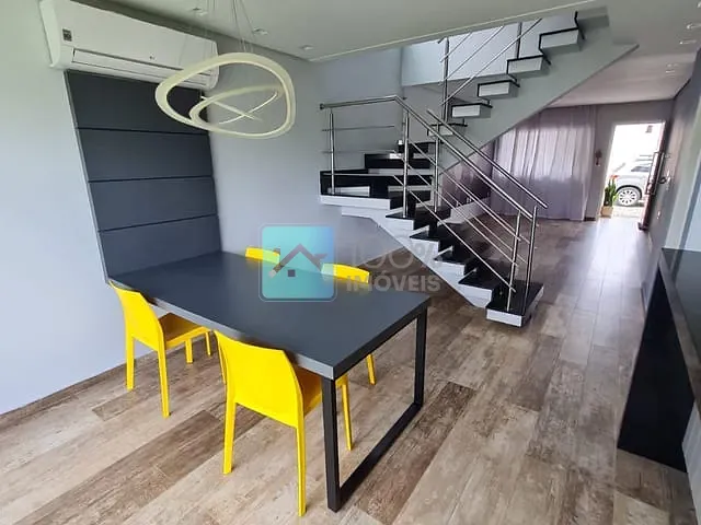 Casa com 240m² 3 quartos e 5 banheiros, à venda, no bairro Jardim Uira em São José dos Campos