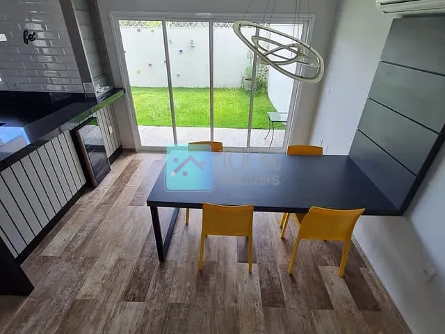 Casa com 240m² 3 quartos e 5 banheiros, à venda, no bairro Jardim Uira em São José dos Campos