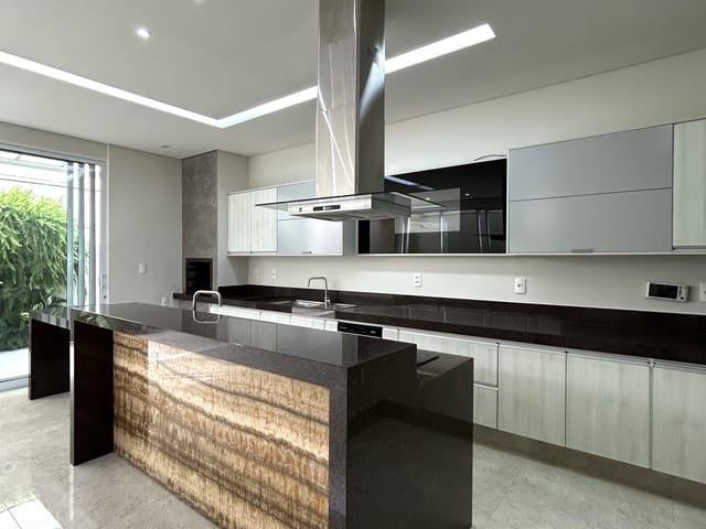 Casa com 392m² 3 quartos e 4 banheiros, à venda, no bairro Chácara Espraiado em Franca