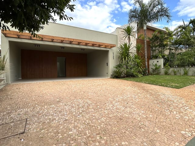 Casa com 392m² 3 quartos e 4 banheiros, à venda, no bairro Chácara Espraiado em Franca