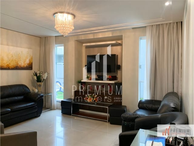 Casa com 315m² 4 quartos e 4 banheiros, à venda, no bairro CHAPADA em PONTA GROSSA