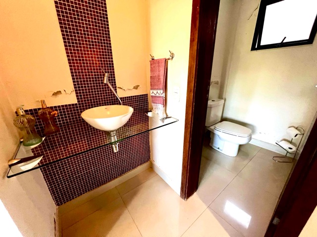 Casa com 309m² 3 quartos e 4 banheiros, à venda, no bairro Operária em Londrina