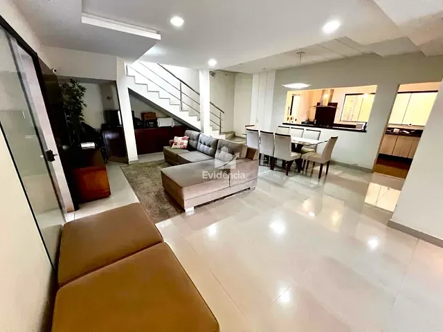 Casa com 309m² 3 quartos e 4 banheiros, à venda, no bairro Operária em Londrina