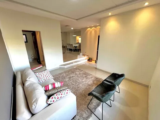 Casa com 309m² 3 quartos e 4 banheiros, à venda, no bairro Operária em Londrina