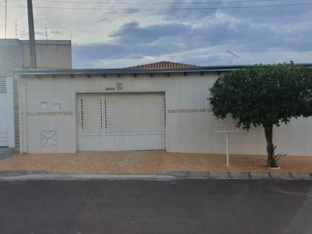 Casa com 250m² 3 quartos e 1 banheiro, à venda, no bairro Atenas em Birigui