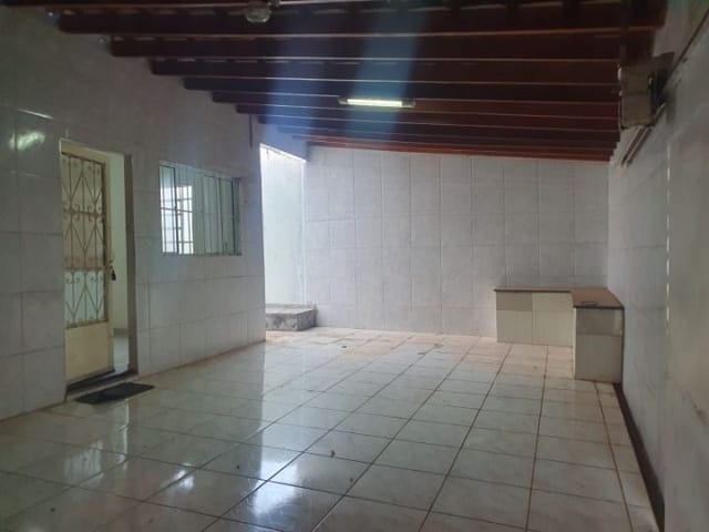 Casa com 250m² 3 quartos e 1 banheiro, à venda, no bairro Atenas em Birigui