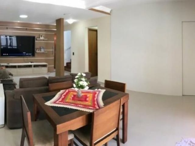 Casa com 360m² 5 quartos e 5 banheiros, à venda, no bairro Piratininga em Niterói