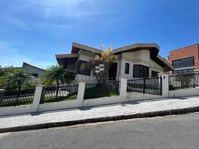 Casa 3 quartos e 4 banheiros, à venda, no bairro Souza Cruz em Brusque