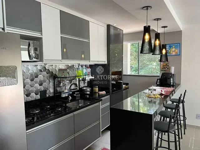 Casa com 350m² 2 quartos e 1 banheiro, para alugar, no bairro Jardim Salaco em Teresópolis