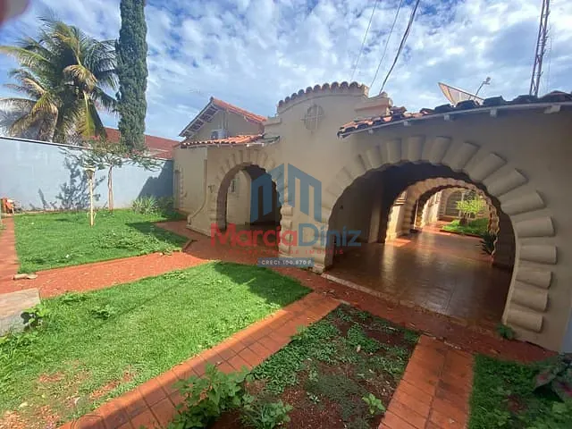 Casa com 585m² 5 quartos e 4 banheiros, à venda, no bairro Centro em Ituverava