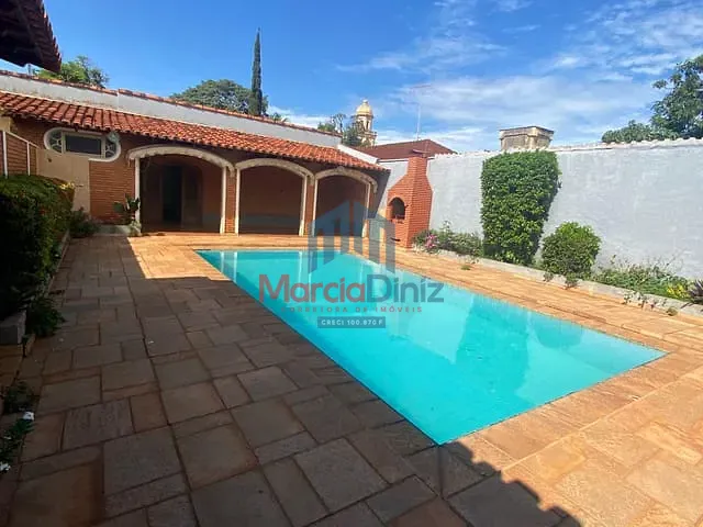 Casa com 585m² 5 quartos e 4 banheiros, à venda, no bairro Centro em Ituverava