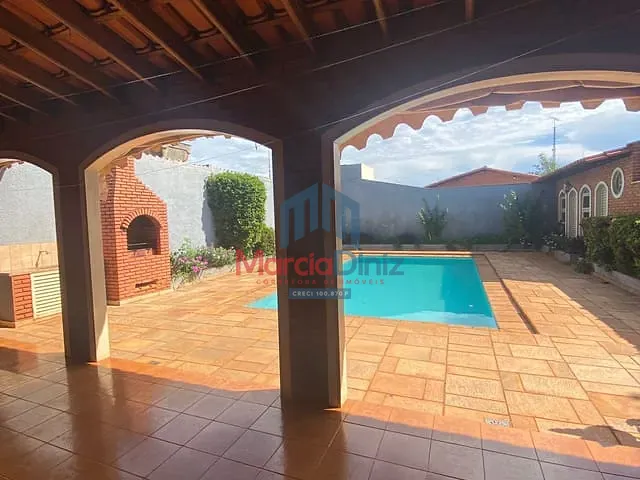 Casa com 585m² 5 quartos e 4 banheiros, à venda, no bairro Centro em Ituverava