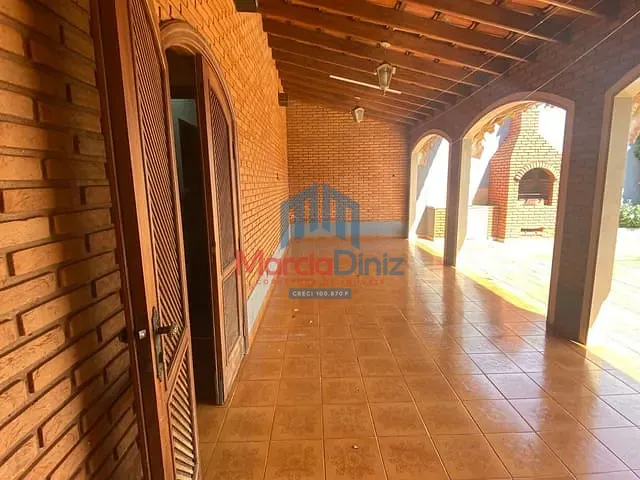 Casa com 585m² 5 quartos e 4 banheiros, à venda, no bairro Centro em Ituverava