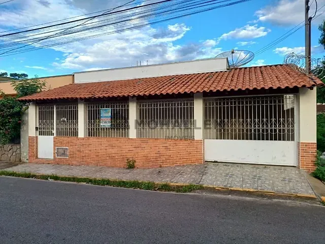 Casa com 180m², para alugar, no bairro Medicina em Itajubá