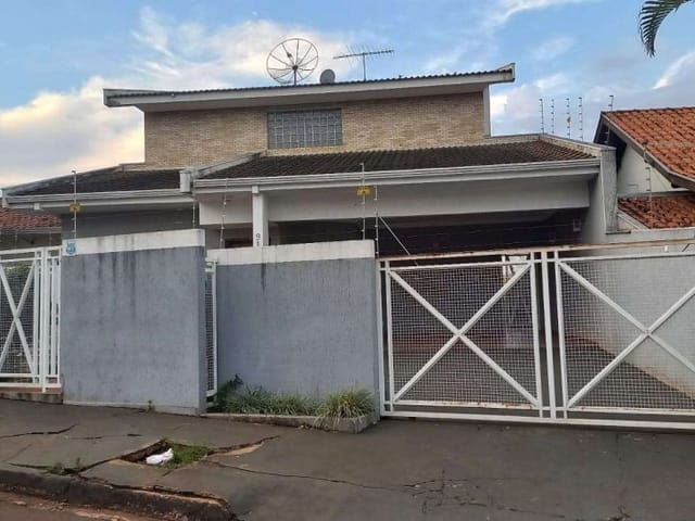 Casa com 312m² 3 quartos e 4 banheiros, à venda ou para alugar, no bairro Jardim Santo Antônio em Cambé
