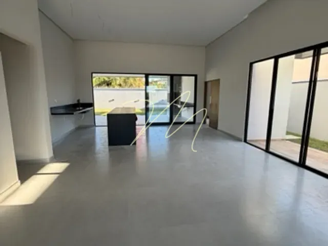 Casa 4 quartos e 5 banheiros, à venda, no bairro Nossa Senhora da Vitória em Ilhéus