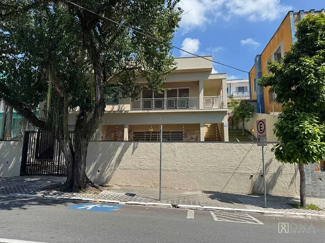 Casa 4 quartos e 2 banheiros, à venda, no bairro Jardim Bela Vista em São José dos Campos