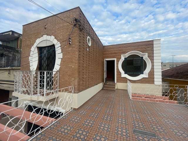 Casa com 228m² 5 quartos e 3 banheiros, à venda, no bairro Centro em Taubaté