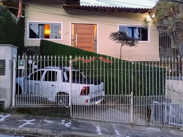 Casa 3 quartos e 3 banheiros, à venda, no bairro Monte Castelo em Volta Redonda