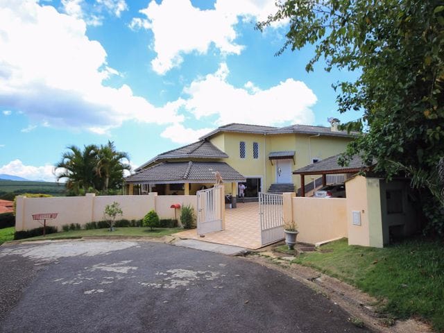 Casa com 2800m² 5 quartos e 7 banheiros, à venda, no bairro Condomínio Jardim das Palmeiras em Bragança Paulista