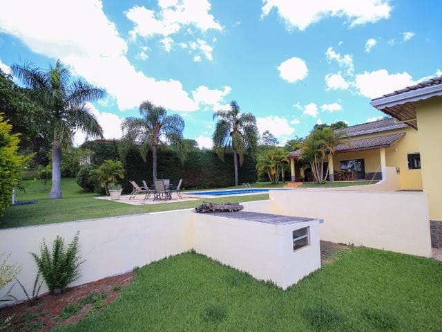 Casa com 2800m² 5 quartos e 7 banheiros, à venda, no bairro Condomínio Jardim das Palmeiras em Bragança Paulista