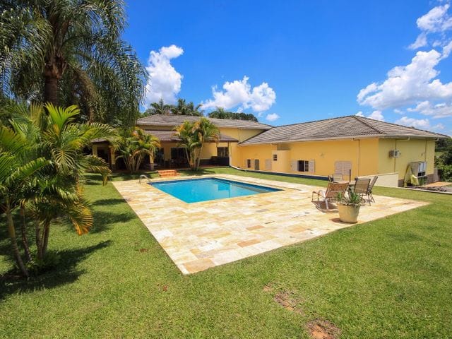 Casa com 2800m² 5 quartos e 7 banheiros, à venda, no bairro Condomínio Jardim das Palmeiras em Bragança Paulista