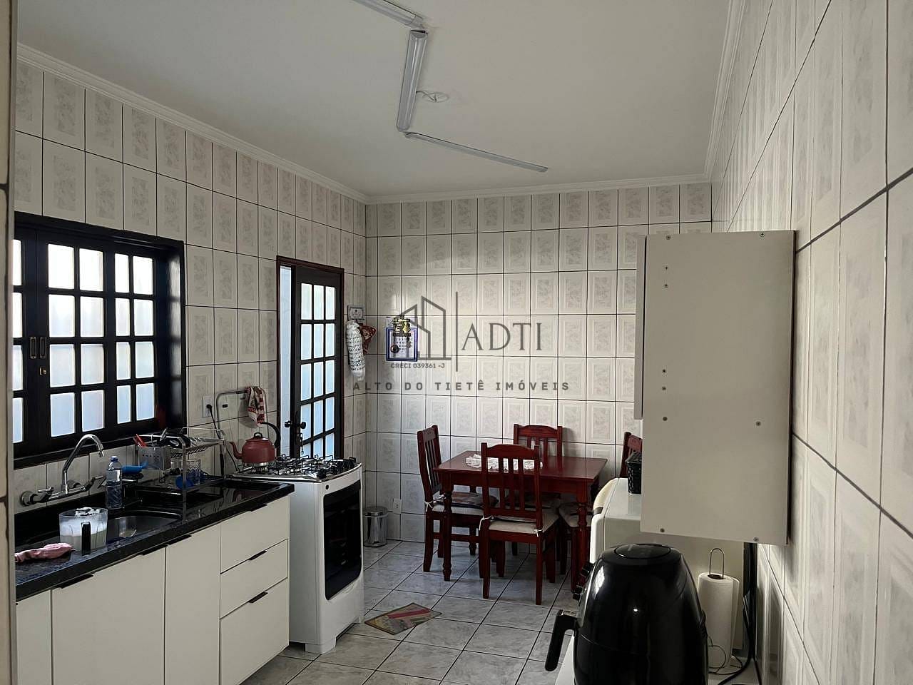 Casa à venda com 3 quartos, 226m² - Foto 5