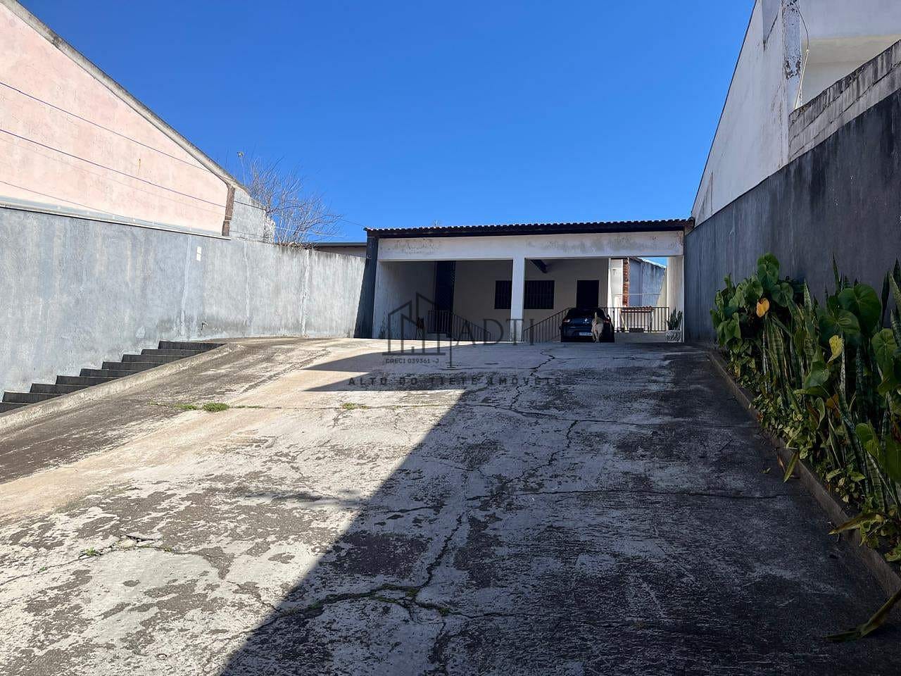 Casa à venda com 3 quartos, 226m² - Foto 4