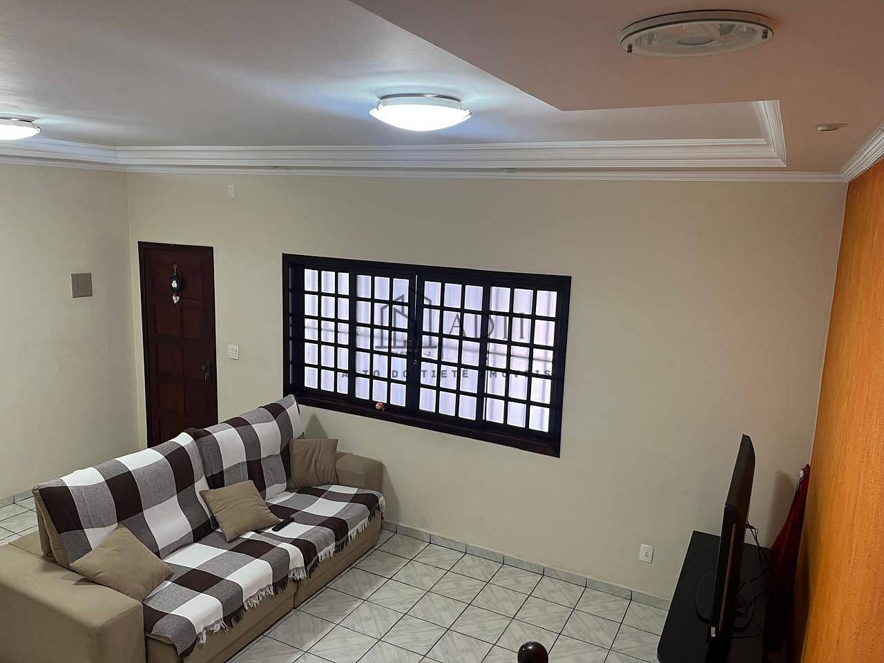 Casa à venda com 3 quartos, 226m² - Foto 2