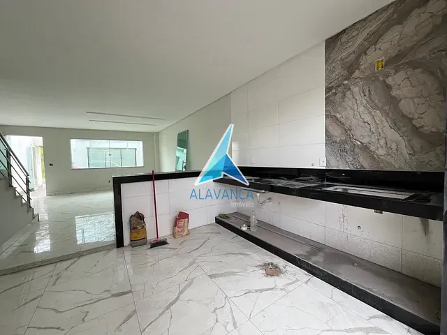 Casa com 249m² 3 quartos e 2 banheiros, à venda, no bairro Parque Olimpico em Governador Valadares