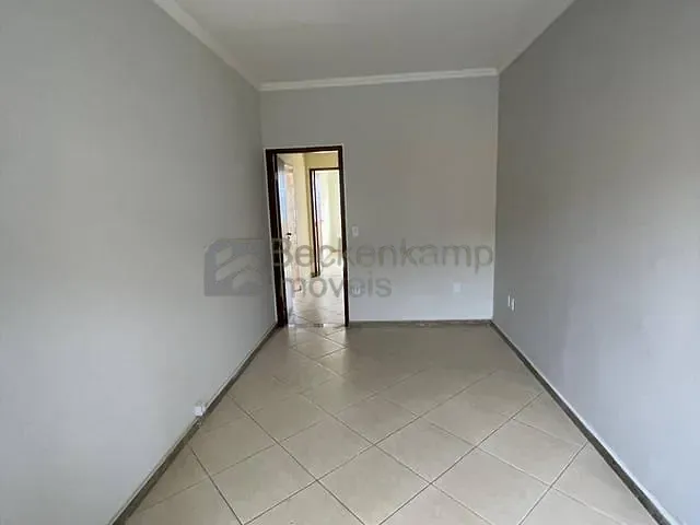 Casa com 326m² 3 quartos e 1 banheiro, à venda, no bairro Jardim Amália em Volta Redonda