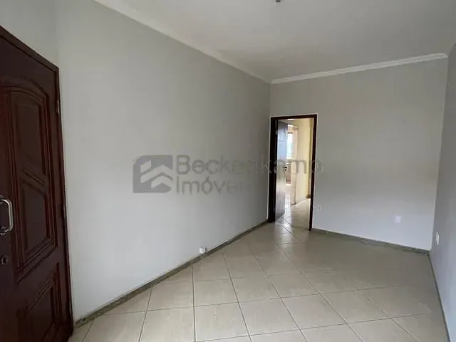 Casa com 326m² 3 quartos e 1 banheiro, à venda, no bairro Jardim Amália em Volta Redonda