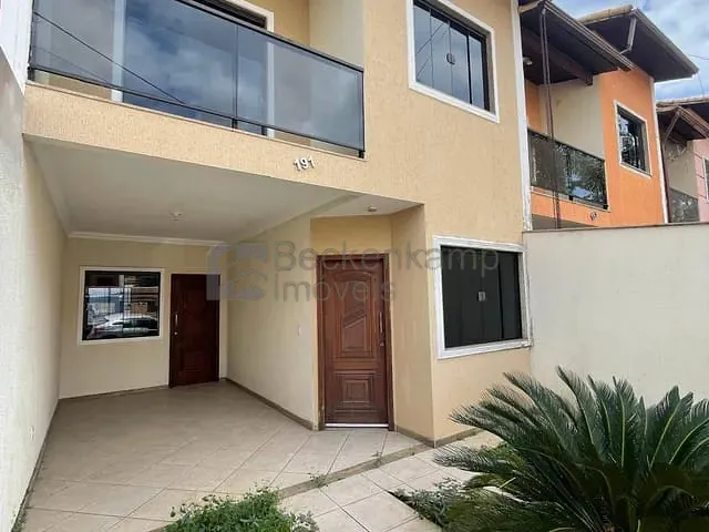 Casa com 326m² 3 quartos e 1 banheiro, à venda, no bairro Jardim Amália em Volta Redonda