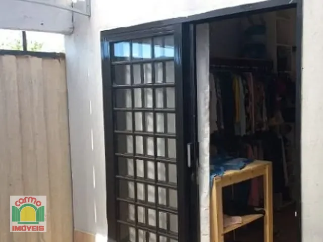 Casa com 300m² 5 quartos e 2 banheiros, à venda, no bairro Parque Brasília em Anápolis