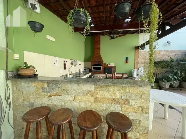 Casa com 226m² 5 quartos e 3 banheiros, à venda, no bairro Caonze em Nova Iguaçu