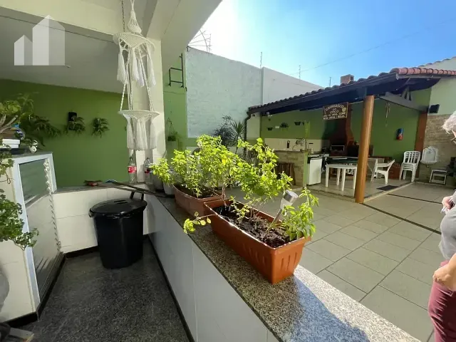 Casa com 226m² 5 quartos e 3 banheiros, à venda, no bairro Caonze em Nova Iguaçu
