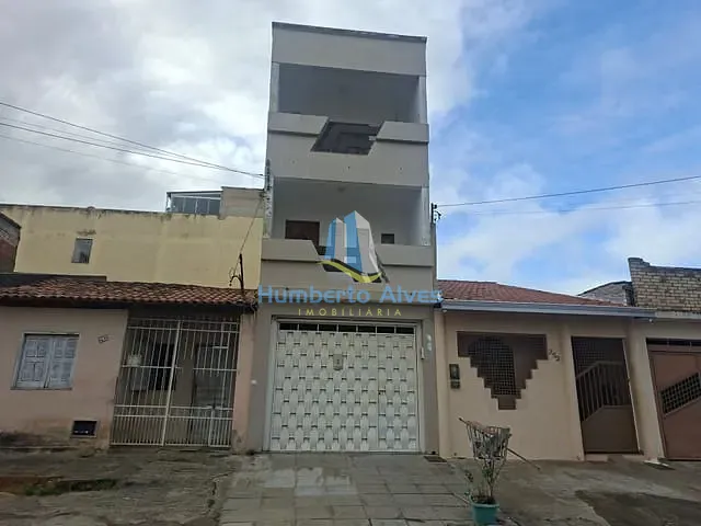 Casa com 274m² 4 quartos e 1 banheiro, para alugar, no bairro Brasil em Vitória da Conquista