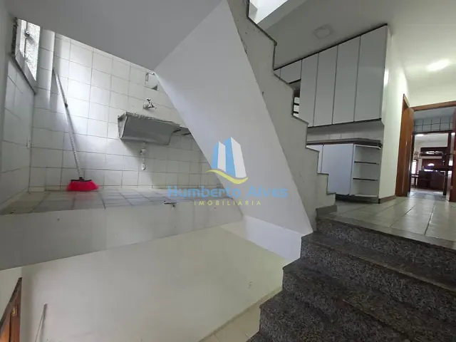 Casa com 274m² 4 quartos e 1 banheiro, para alugar, no bairro Brasil em Vitória da Conquista