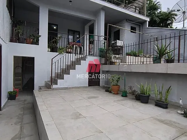 Casa 5 quartos e 4 banheiros, à venda, no bairro Progresso em Blumenau