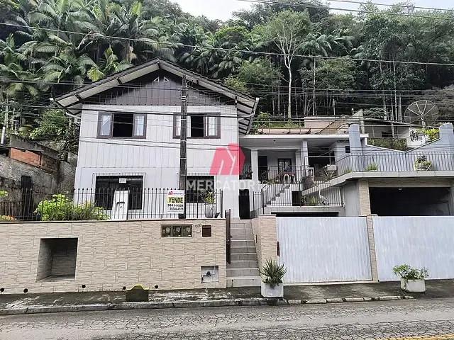 Casa 5 quartos e 4 banheiros, à venda, no bairro Progresso em Blumenau