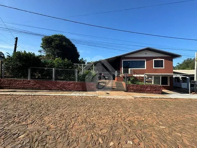 Casa com 100m² 6 quartos e 3 banheiros, à venda, no bairro Canabarro em Teutônia