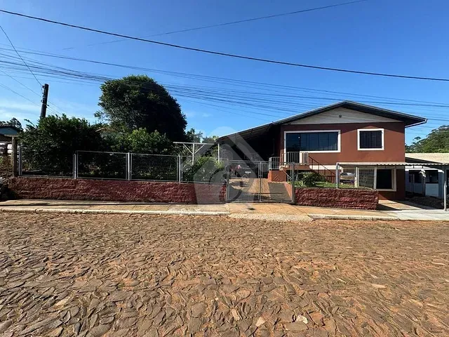 Casa com 100m² 6 quartos e 3 banheiros, à venda, no bairro Canabarro em Teutônia